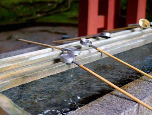 Монтаж водостока на готовую крышу из металлочерепицы