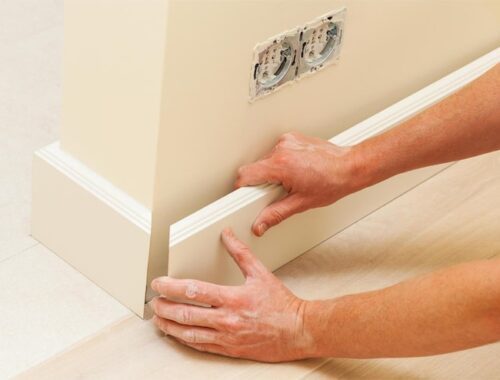 Как установить потолочный плинтус из пенопласта своими руками
