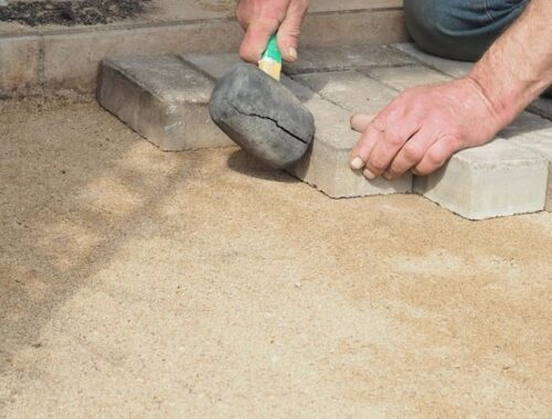 Укладка тротуарной плитки на песок и цемент своими руками