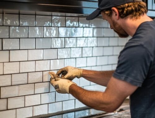 Как уложить плитку на фартук кухни — пошаговая инструкция